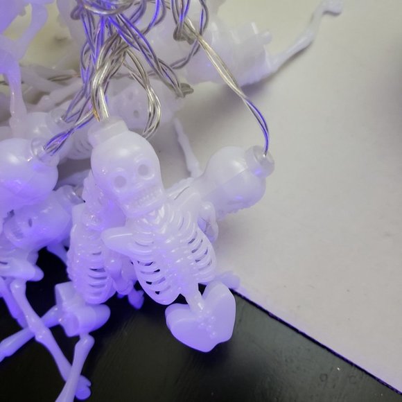 Skulls and skeletons multicolor string lights - Picture 10 of 10